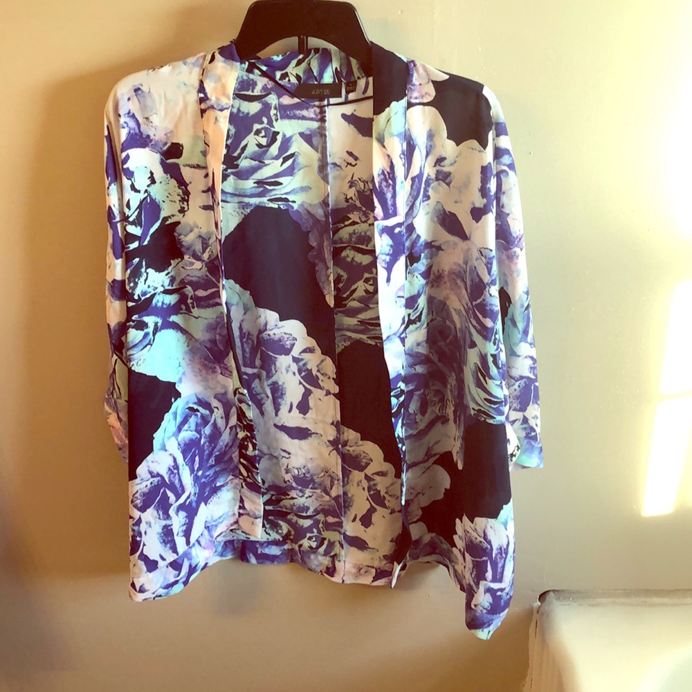 Blue/Purple Kimono Size Large- Apartment 9